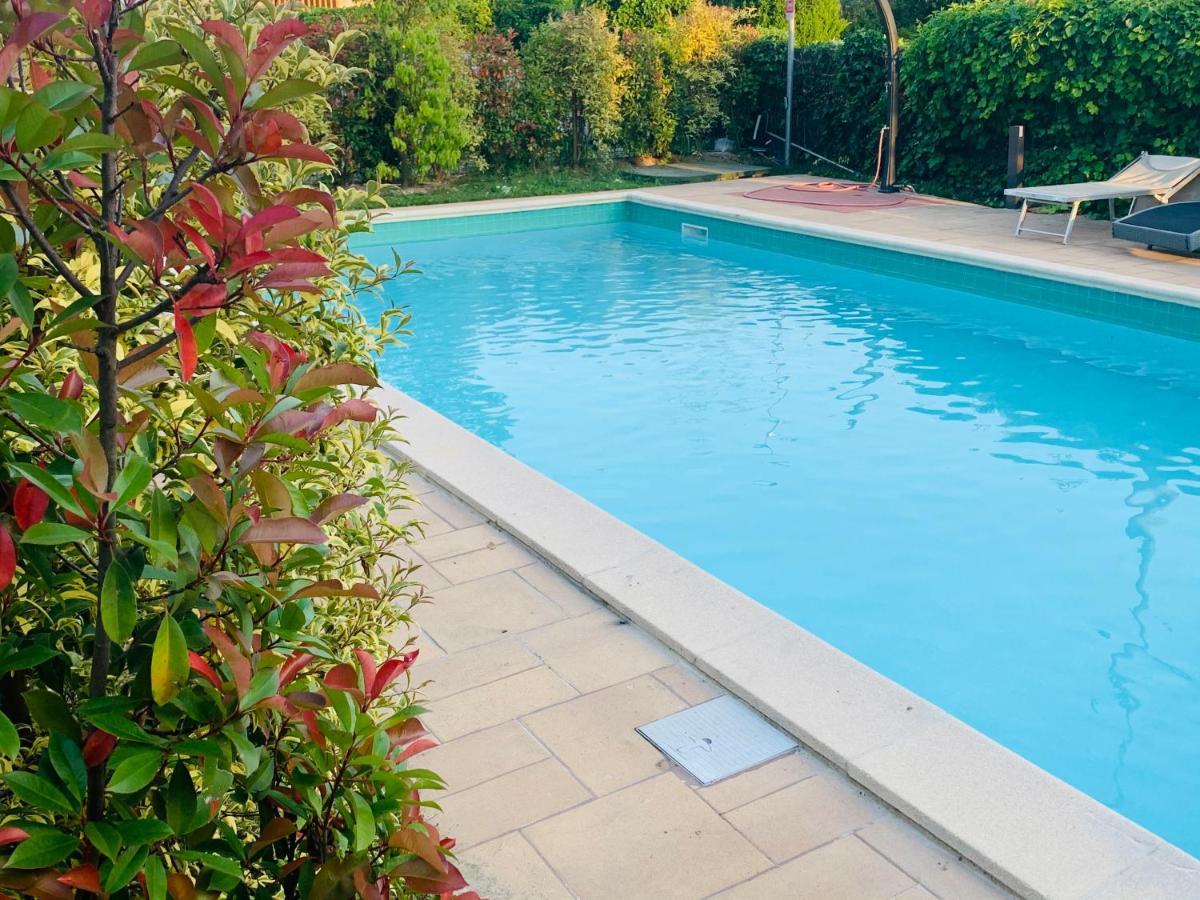 Charming Attic Apartment With Balcony & Swimming Pool Desenzano del Garda Exterior foto